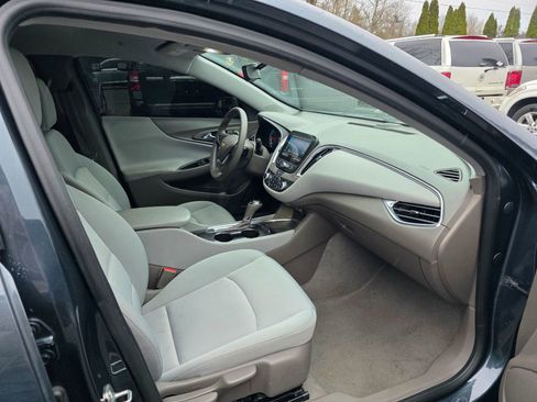 Used 2019 Chevrolet Malibu LT image 9