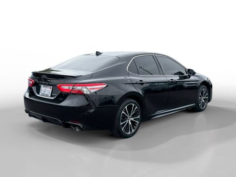 Used 2019 Toyota Camry SE FWD image 5