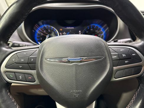 Used 2020 Chrysler Pacifica Touring-L Plus FWD image 13
