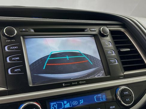 Used 2019 Toyota Highlander Plus AWD/4WD image 22