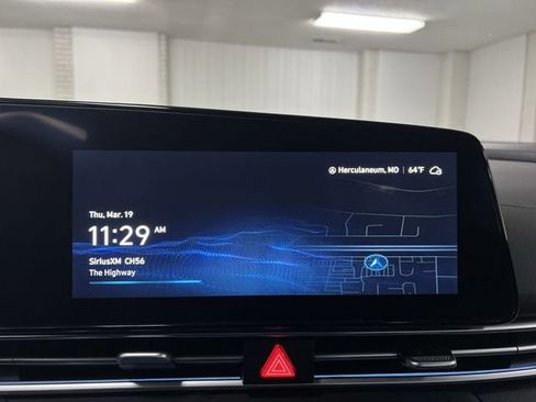 Used 2025 Hyundai Elantra Limited image 13