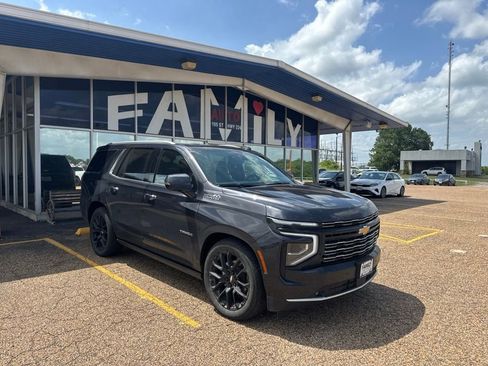 Used 2025 Chevrolet Tahoe High Country AWD/4WD image 1