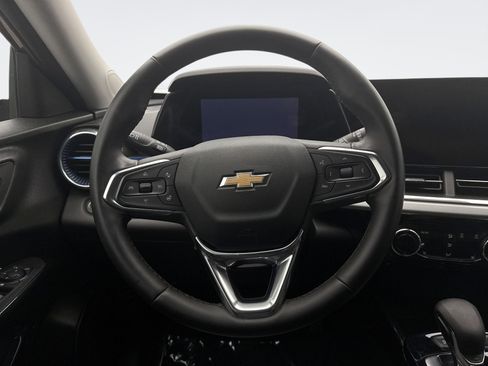 Used 2025 Chevrolet Trax LT w/ Driver Confidence Package FWD image 12
