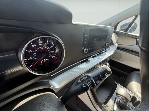 Used 2024 Kia Carnival LX FWD image 20