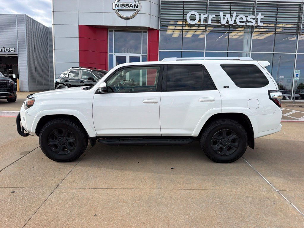 Used 2017 Toyota 4Runner SR5 AWD/4WD image 2