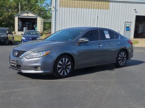 Used 2016 Nissan Altima 2.5 SV w/ Convenience Package FWD image 5