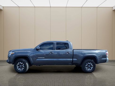 Used 2022 Toyota Tacoma TRD Off-Road AWD/4WD image 11