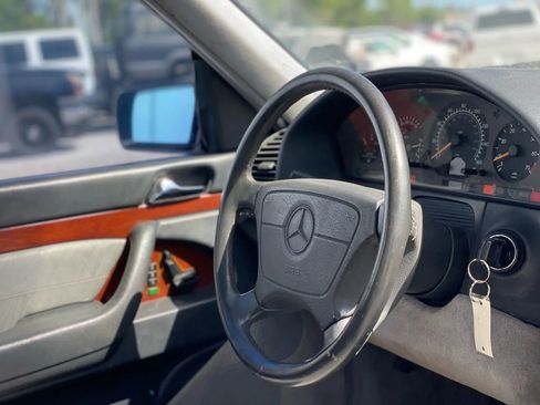 Used 1999 Mercedes-Benz S 320 image 16