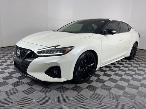Used 2023 Nissan Maxima SR w/ Sport Mat Group FWD image 6