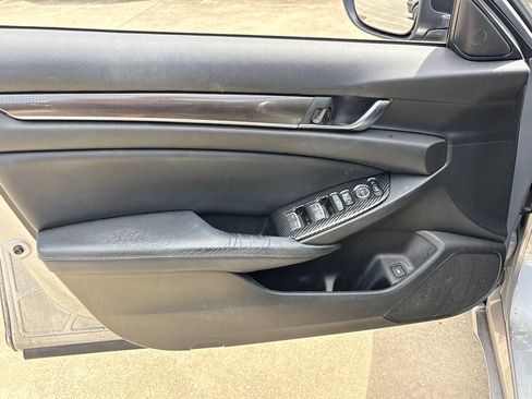 Used 2018 Honda Accord Sport image 14