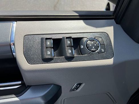 Used 2018 Ford F150 XLT w/ Equipment Group 302A Luxury AWD/4WD image 11