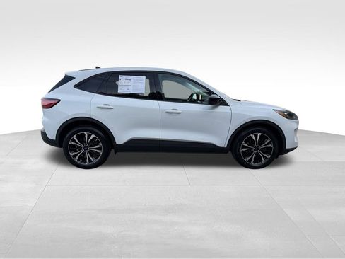 Certified 2022 Ford Escape SE w/ SE Sport Appearance Package image 4