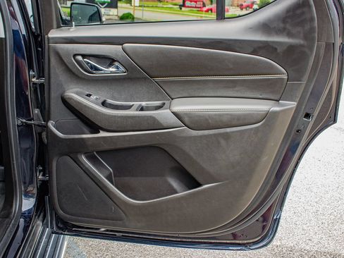 Used 2020 Chevrolet Traverse LT FWD image 20