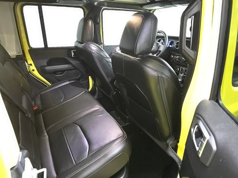 Used 2023 Jeep Wrangler Unlimited Sahara w/ Cold Weather Group AWD/4WD image 17