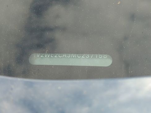 Used 2021 Volkswagen Atlas Cross Sport SE w/ 20" Black Wheels Package image 6