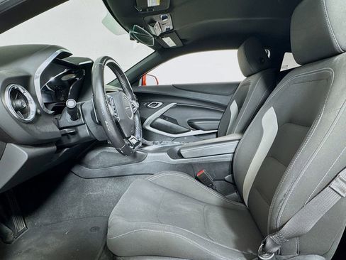 Used 2020 Chevrolet Camaro LT RWD image 10