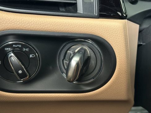 Certified 2022 Porsche Macan AWD/4WD image 24