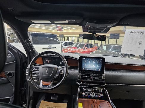 Used 2018 Lincoln Navigator Select w/ Technology Package image 29