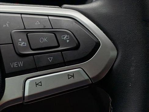 Used 2022 Volkswagen Tiguan SE FWD image 9