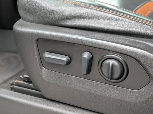 Used 2022 GMC Sierra 2500 AT4 w/ Snow Plow Prep/Camper Package image 31