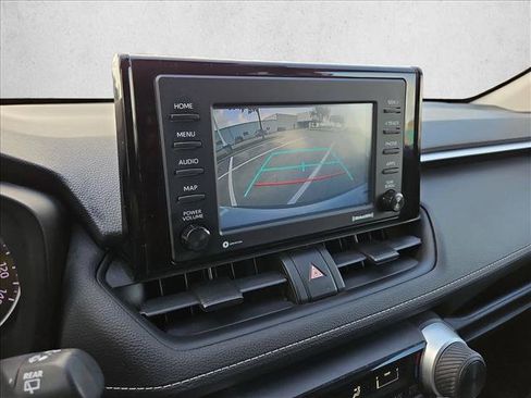 Used 2020 Toyota RAV4 LE FWD image 14