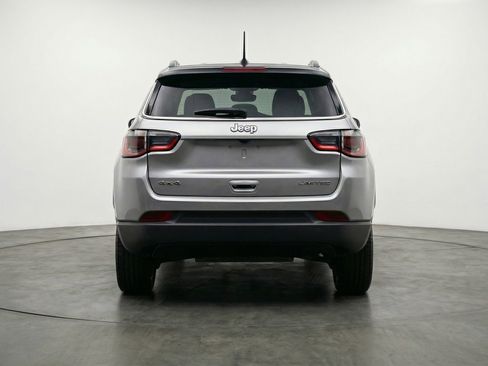 Used 2025 Jeep Compass Limited image 7