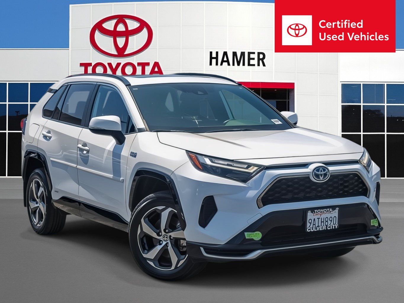 Used 2022 Toyota RAV4 SE w/ Weather & Moonroof Package AWD/4WD image 1