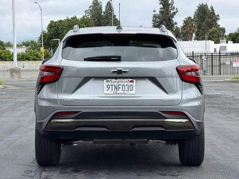 Used 2025 Chevrolet Trax ACTIV w/ Sunroof Package FWD image 5