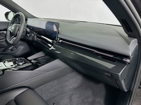 Used 2025 BMW 530i w/ M Sport Package image 30