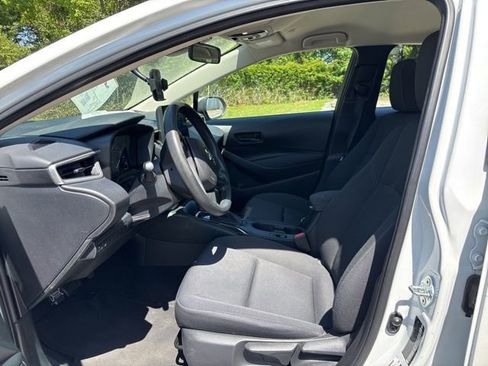 Used 2023 Toyota Corolla LE FWD image 3