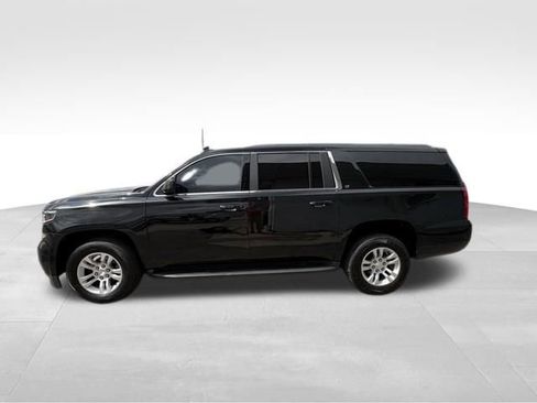 Used 2018 Chevrolet Suburban LT RWD image 12