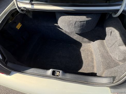 Used 2004 Ford Crown Victoria Police Interceptor image 6