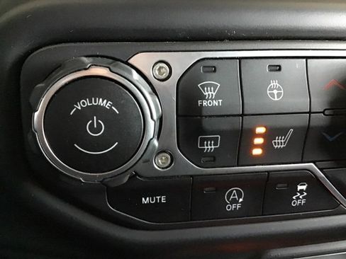 Used 2021 Jeep Wrangler Unlimited Sahara image 31