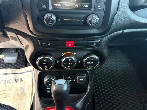 Used 2017 Jeep Renegade Trailhawk w/ Premium Trailhawk Package image 10