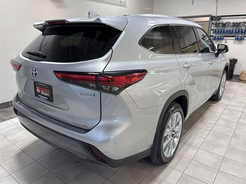 Used 2021 Toyota Highlander Limited AWD/4WD image 4