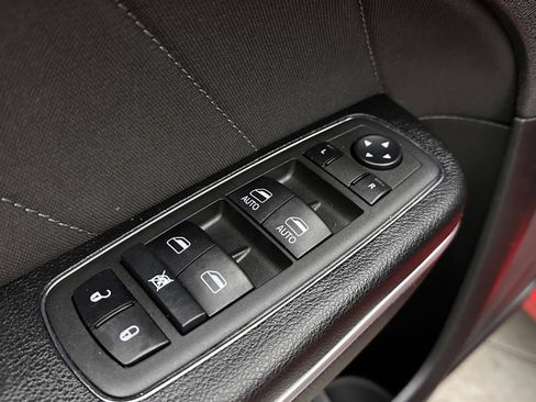 Used 2022 Dodge Charger SXT image 11