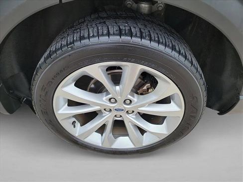 Used 2022 Ford Explorer Platinum w/ Equipment Group 601A AWD/4WD image 12