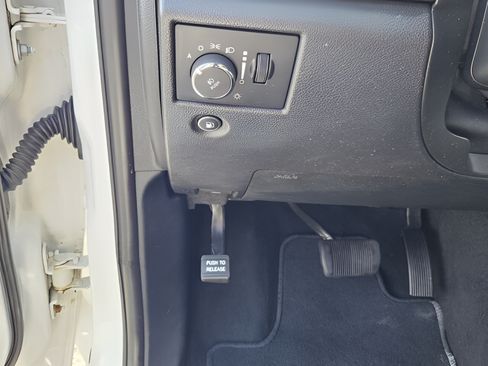 Used 2020 Jeep Grand Cherokee Laredo AWD/4WD image 14
