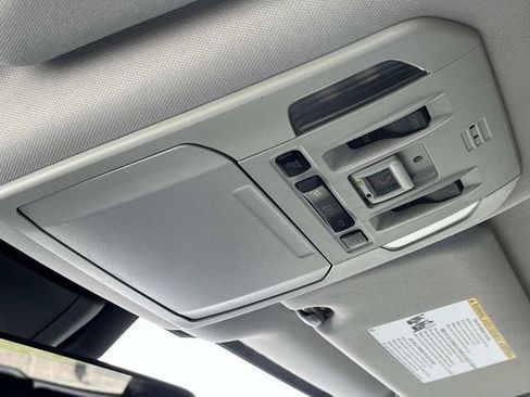 Used 2020 Toyota Highlander XLE image 35