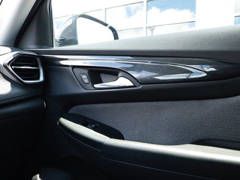 Used 2025 Chevrolet TrailBlazer LT FWD image 25