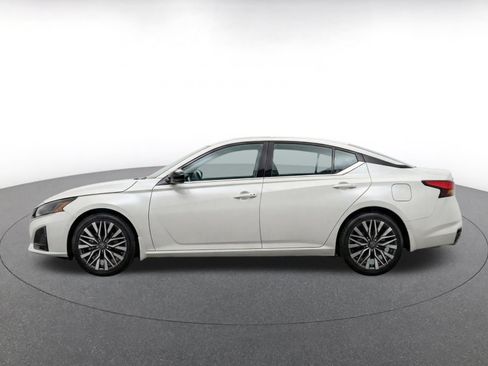 Used 2026 Nissan Altima 2.5 SV FWD image 4