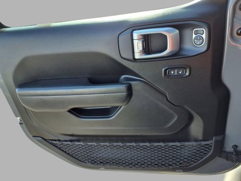 Used 2021 Jeep Wrangler Unlimited Sport image 15