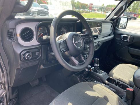 Used 2026 Jeep Wrangler Unlimited Sport AWD/4WD image 25