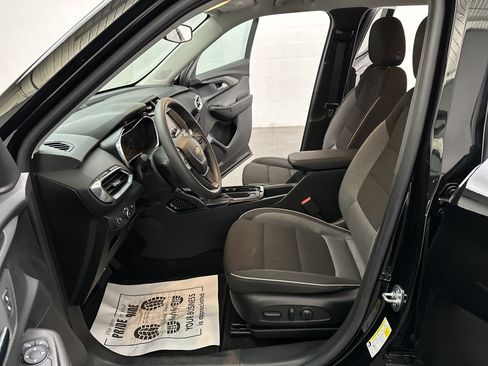 Used 2023 Chevrolet TrailBlazer LT AWD/4WD image 16