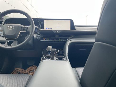 Used 2025 Toyota Crown Platinum image 25