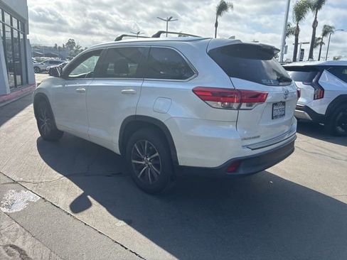 Used 2017 Toyota Highlander XLE w/ Carpet Mat Package FWD image 9