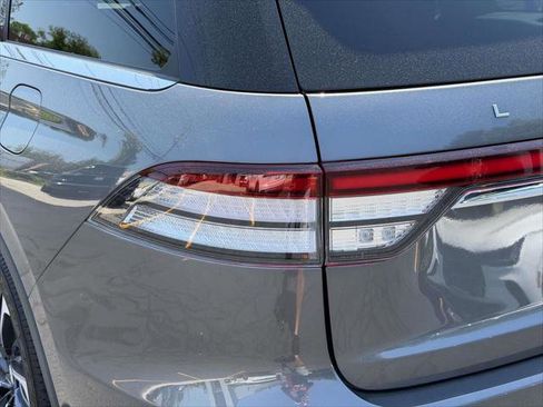 Used 2023 Lincoln Aviator Reserve w/ Equipment Group 201A AWD/4WD image 10