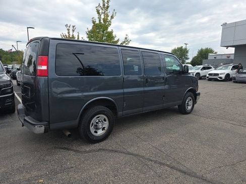 Used 2017 Chevrolet Express 2500 LT w/ LT Preferred Equipment Group RWD image 4
