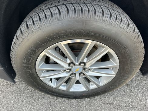 Used 2022 Chevrolet Traverse LT FWD image 11