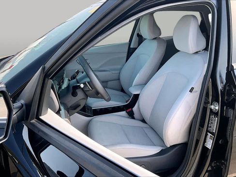 Certified 2024 Hyundai Kona SEL FWD image 7